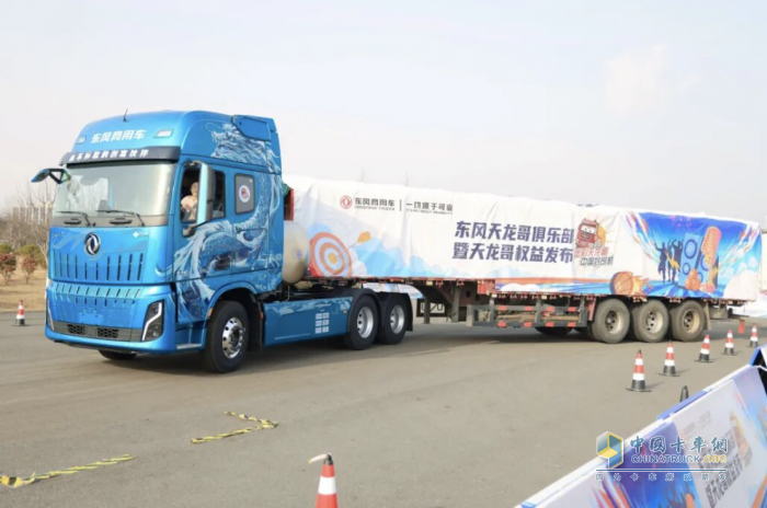 东风龙擎：百万公里无大修！两代卡友的东风情，三十余载致富路