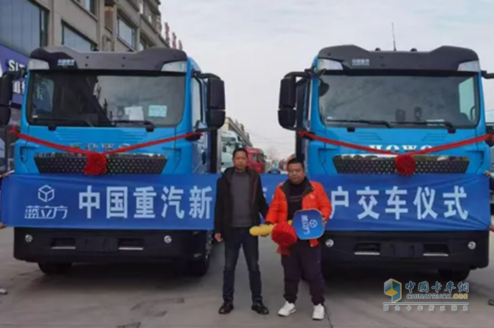 交车正燃！中国重汽豪沃纯电牵引车，助力用户驰骋新境！