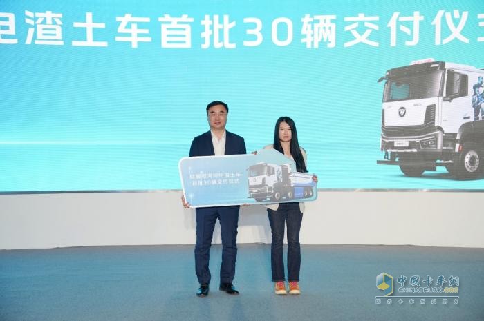 上市即交付30台，欧曼银河纯电渣土车助力首都工程运输绿色升级