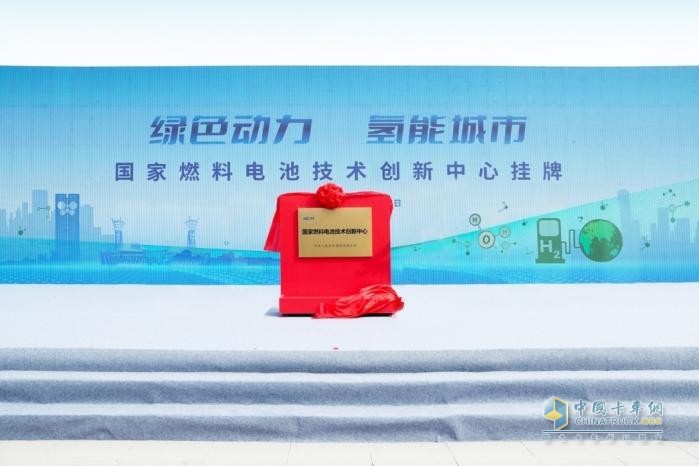 2023年3月8日，是习近平总书记对潍柴集团发展作出重要指示五周年，当天上午9点，潍柴集团召开“心无旁骛攻主业建设世界一流强企”千人专题会议，重温总书记重要指示，号召全体员工牢记嘱托，坚定不移沿着总书记指引的道路前行，奋力书写更加亮丽的“新答卷”。