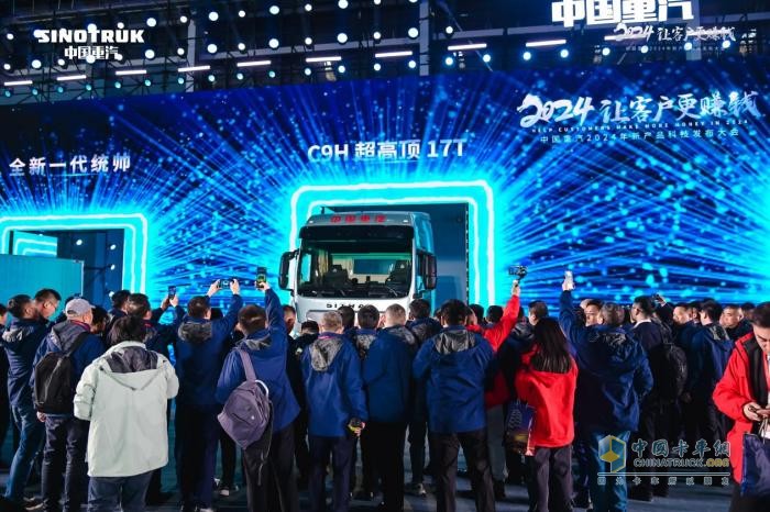 高效科技，中国重汽搭载S-TD节油技术的汕德卡全新C9H超高顶840马力重卡发布