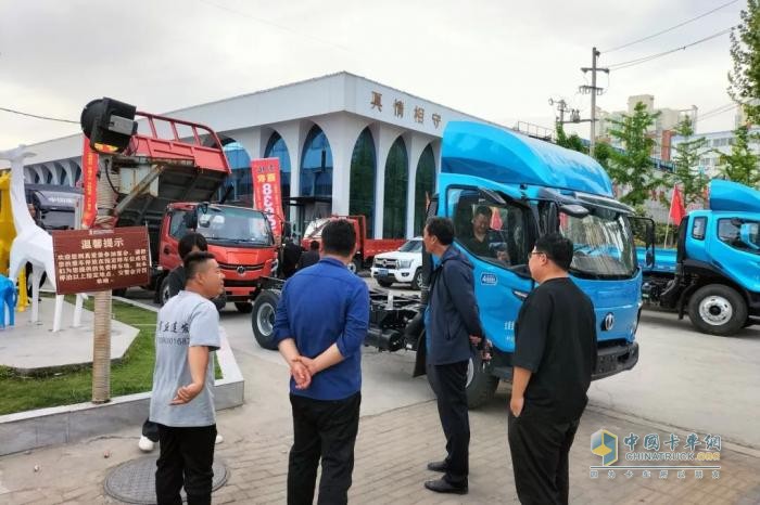 飞碟汽车燃油车4月推介会火爆全国 遍地开花！