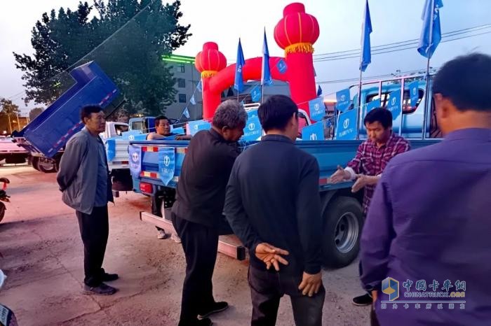 飞碟汽车燃油车4月推介会火爆全国 遍地开花！