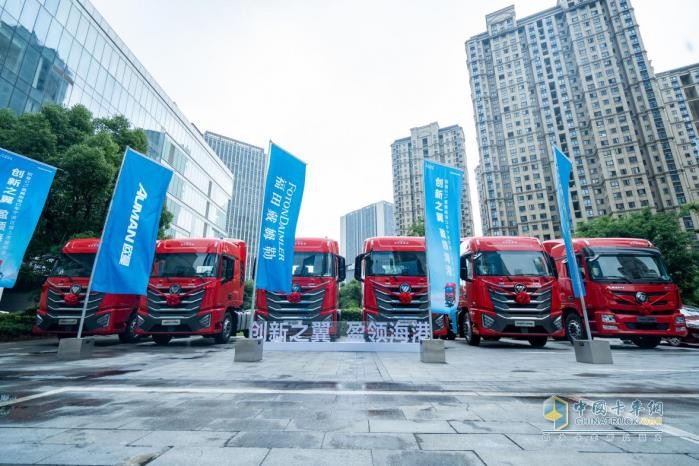 双城上市，签单356台!欧曼星翼港口牵引车多重优势强化港口运输效益