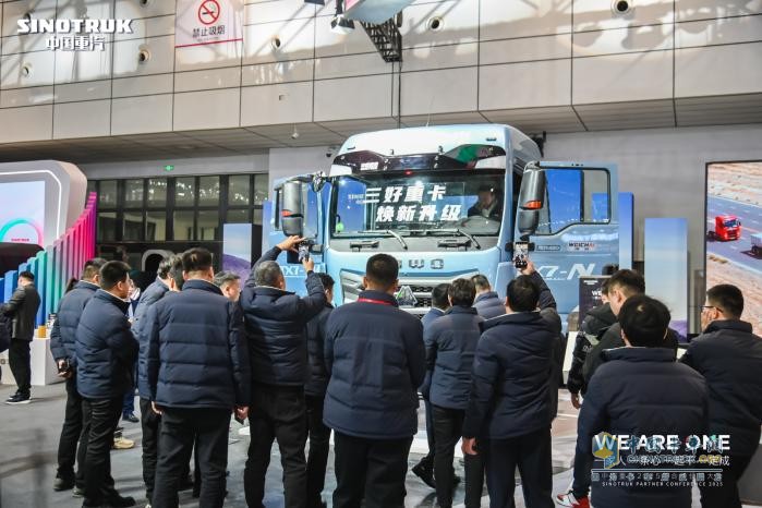 中国重汽豪沃TX7-N牵引车-硬核实力再升级，“三好重卡”实至名归！