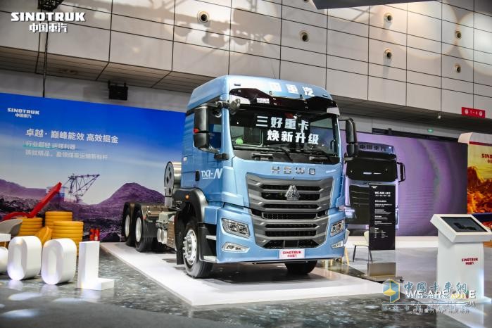 中国重汽豪沃TX7-N牵引车-硬核实力再升级，“三好重卡”实至名归！