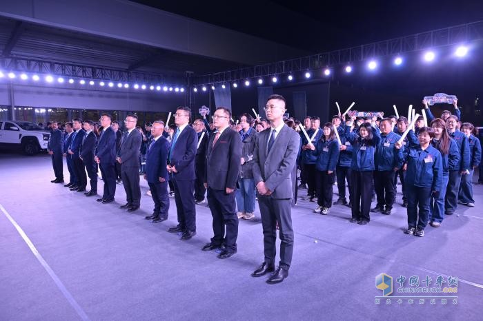 中国重汽集团500台皮卡出口南美首批交车仪式