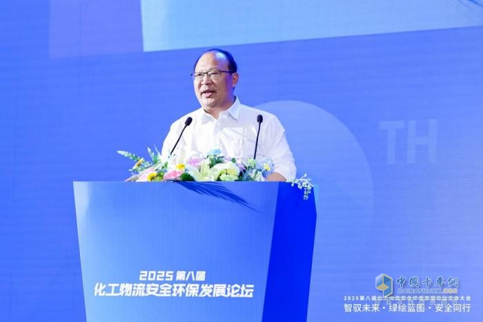 东风商用车携龙擎3.0动力链强势亮相2025化工物流安全环保发展论坛