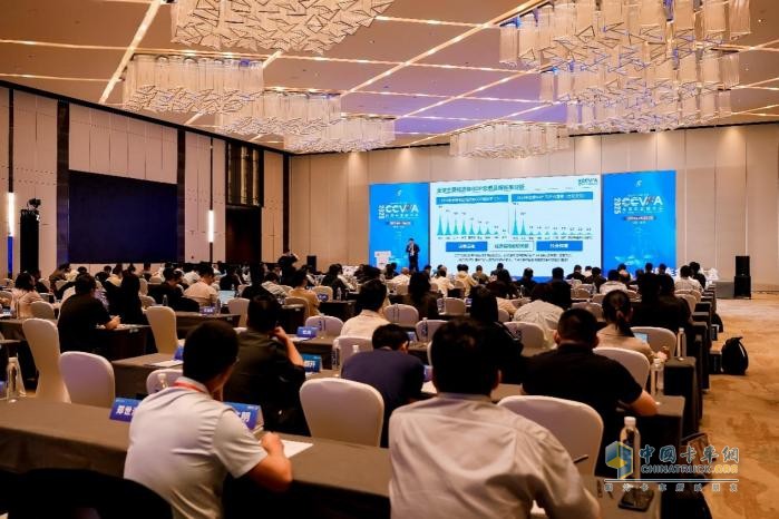 江淮1卡闪耀2025商用车金融大会，品牌势能再升级