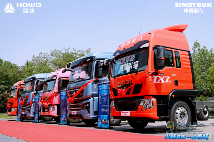 “冷鲜峰”盛夏发车！豪沃重卡夏日冷链盛宴燃爆郑州