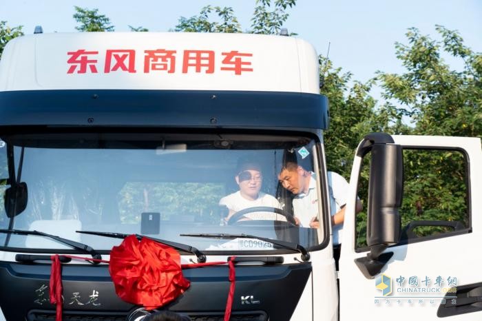 东风快递 速递价值 东风商用车快递牵引车全国品鉴活动首站潍坊启幕