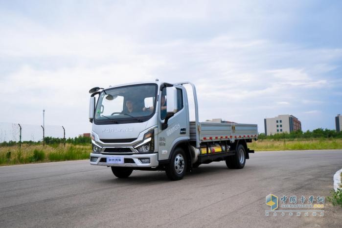 赛道首秀！时代汽车六款 FORLAND 新标产品亮相