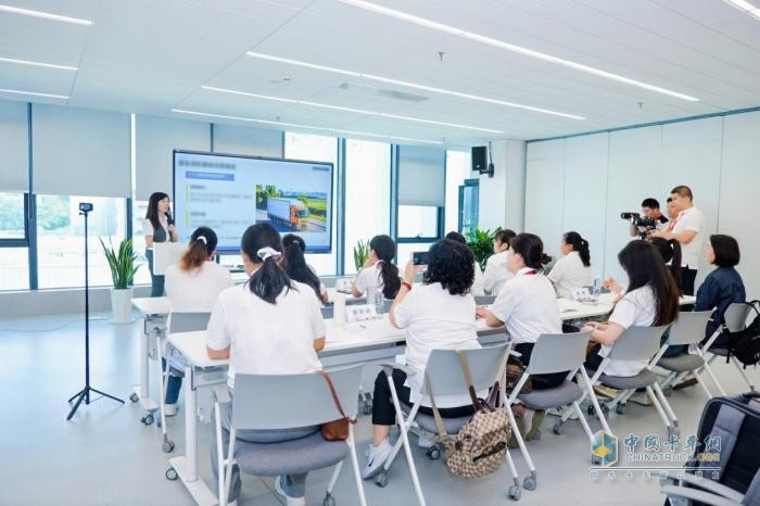 “货运路·巾帼行”女性车队管理者共创成长营启动