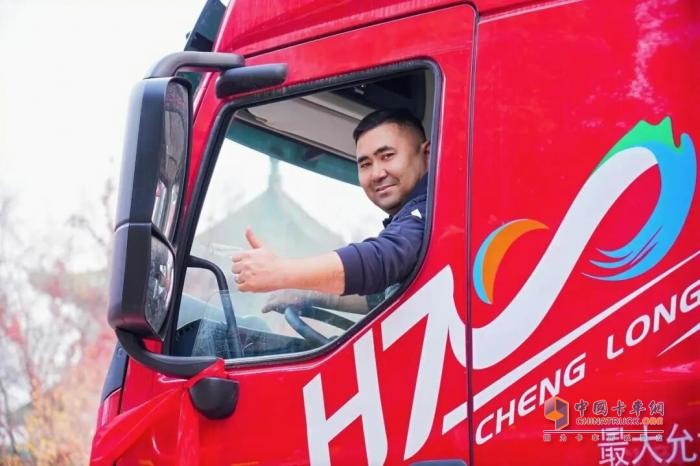 乘龙卡车闪耀乌鲁木齐,共启丝路干线运输创富新程