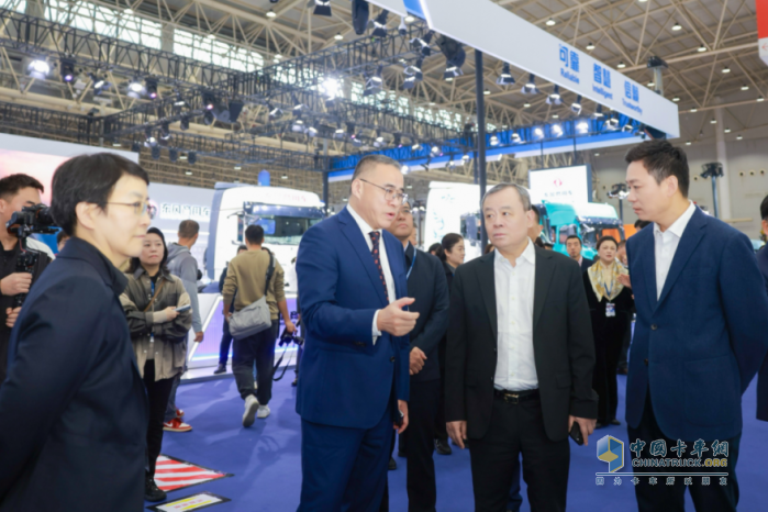 更智能、更绿色！东风龙擎实力亮相2025中国国际商用车展