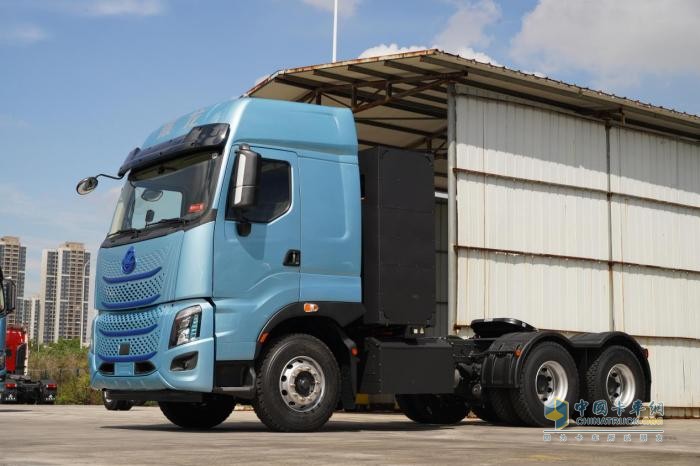 600度超大电量！这台乘龙纯电牵引车让卡友告别续航焦虑