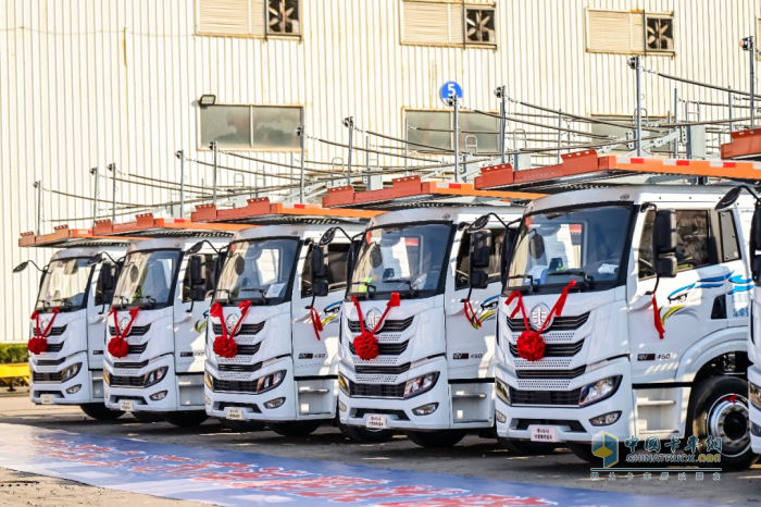 驰骋山河 共筑华章，100辆解放悍V中置轴轿运车圆满交付