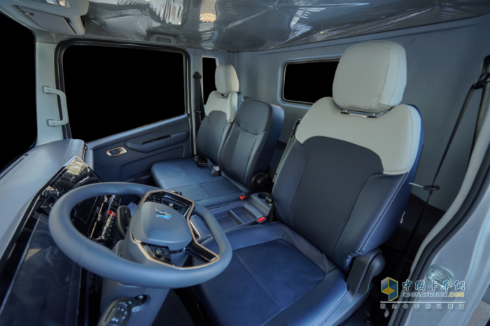 潍柴蓝擎X7冷藏车批量交付福州大客户，硬核性能+全维安全演绎高效标杆！