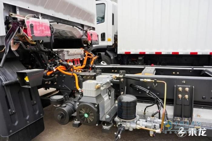 以可靠产品力赢得信赖：53台乘龙翼威2交付浙江大客户