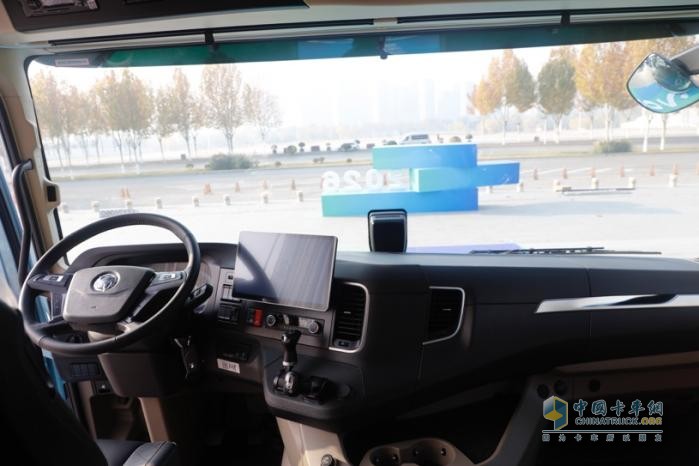 陕汽X6000 臻选版：高端新质性价比的物流新解
