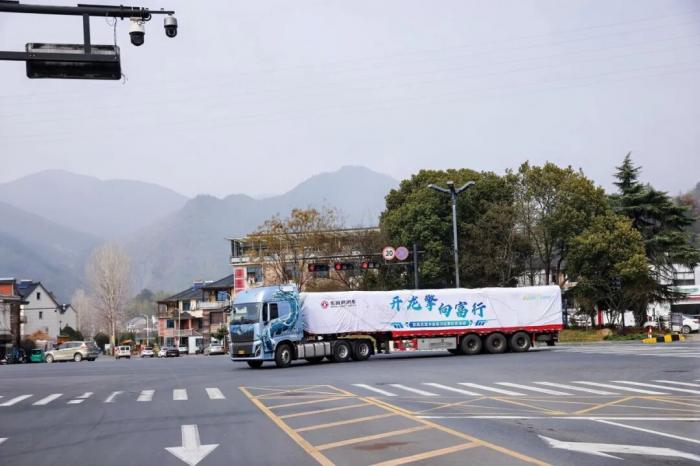 “开龙擎 向富行” 阜阳至杭州赵师傅带货试车 东风新KL 600马力综合油耗29升