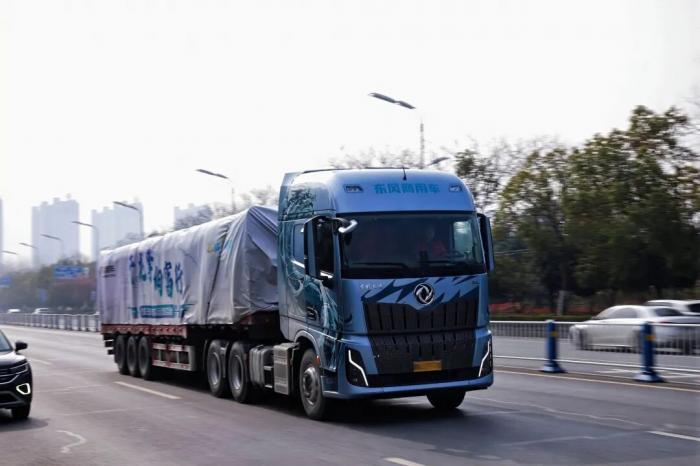 东风天龙新KL全维硬核实力，不负每一份信赖！