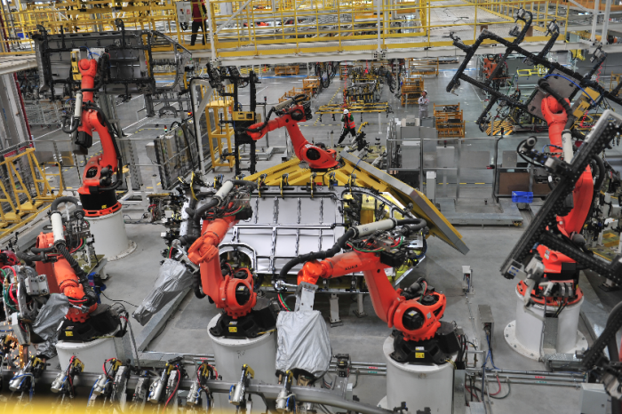 东风股份：全新VAN品牌发布、全系新品亮相，开启智能制造新篇章