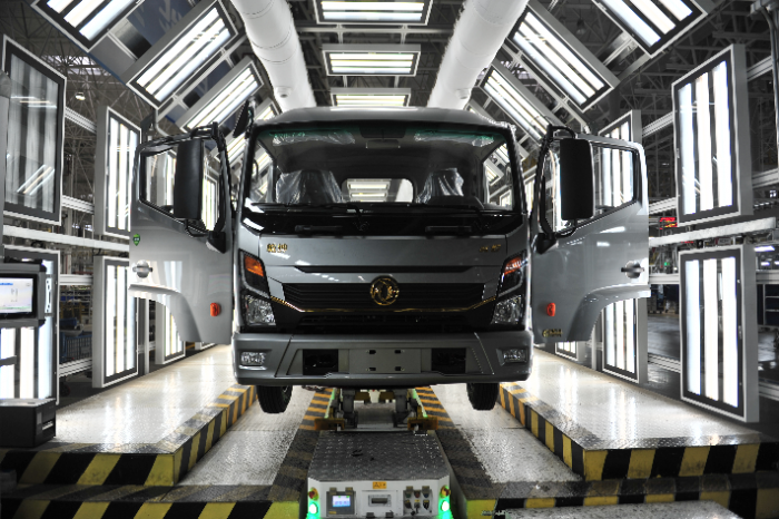 东风股份：全新VAN品牌发布、全系新品亮相，开启智能制造新篇章