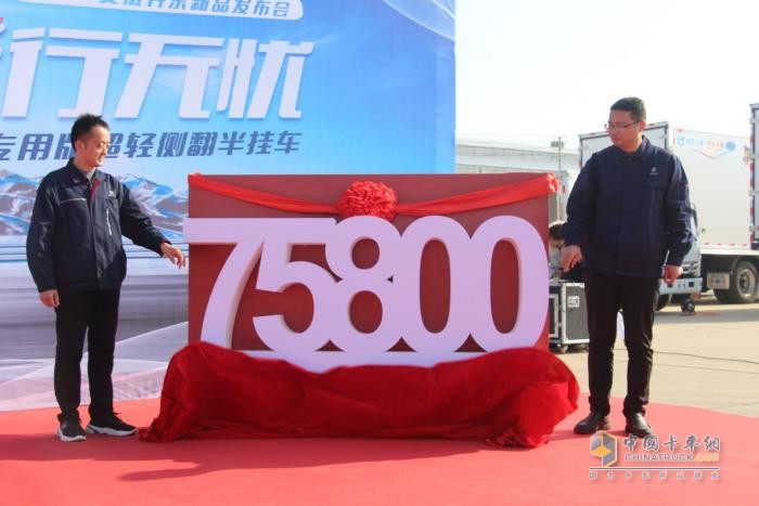 开乐砂石料专用版侧翻自卸新品发布，自重5.7吨售价7.58万