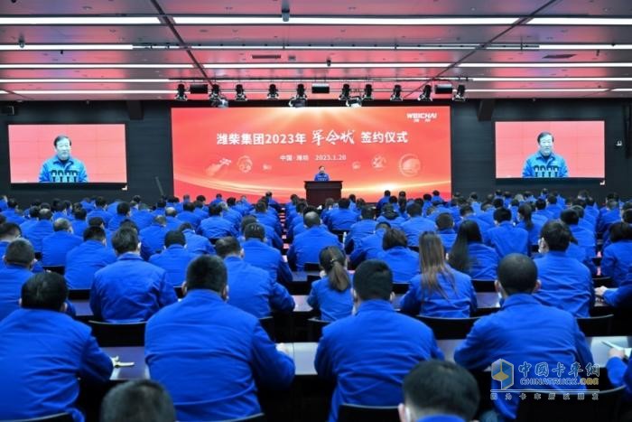 2023年3月8日，是习近平总书记对潍柴集团发展作出重要指示五周年，当天上午9点，潍柴集团召开“心无旁骛攻主业建设世界一流强企”千人专题会议，重温总书记重要指示，号召全体员工牢记嘱托，坚定不移沿着总书记指引的道路前行，奋力书写更加亮丽的“新答卷”。