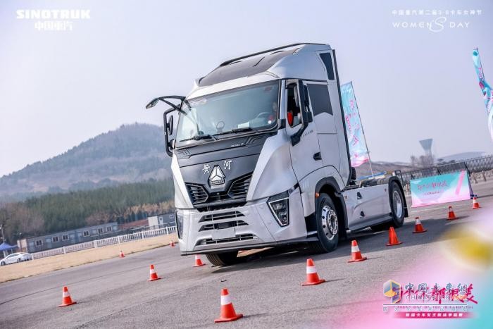 中国重汽2023卡车女神节 再次用心为品牌加温
