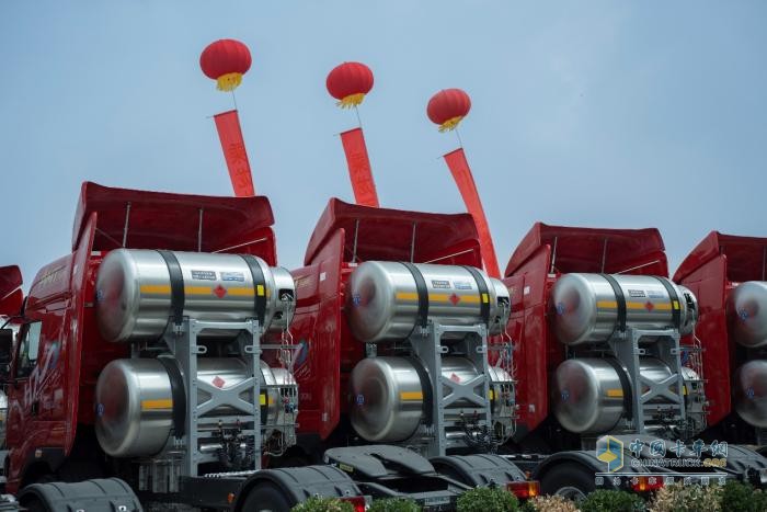 618之前批量交付260台，谁家快递车这么受欢迎？