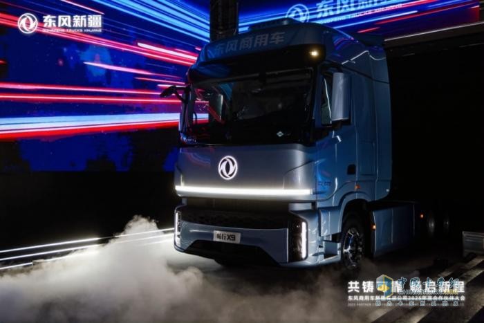 新一代东风畅行X9在东风新疆2025年合作伙伴大会上荣耀上市