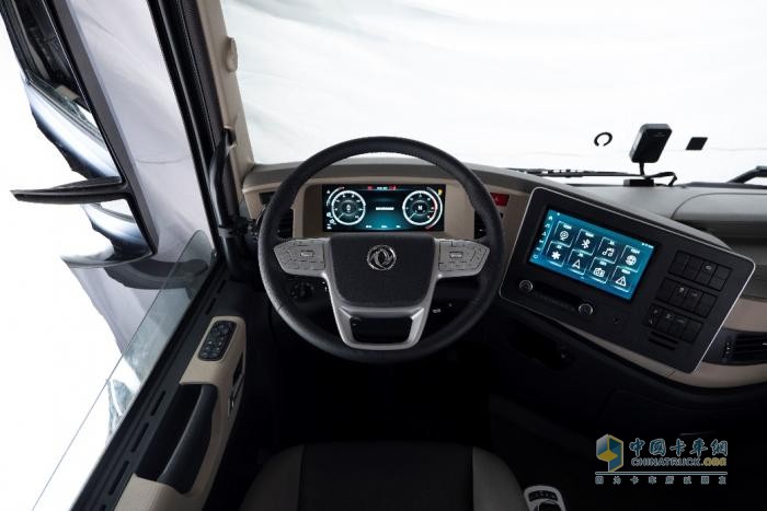 新一代东风畅行X9在东风新疆2025年合作伙伴大会上荣耀上市
