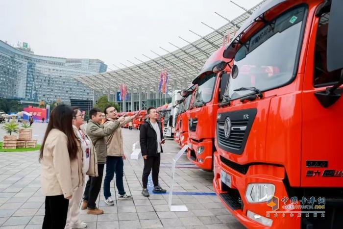 燃动未来！东风商用车2025合作伙伴大会，龙擎动力“链”接精彩