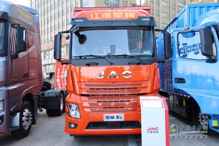 星耀X5大单桥载货车，掌管大方量、强动力、高颜值的神！