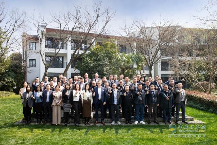 持续深耕高端市场！2025曼恩商用车（中国）经销商大会举行