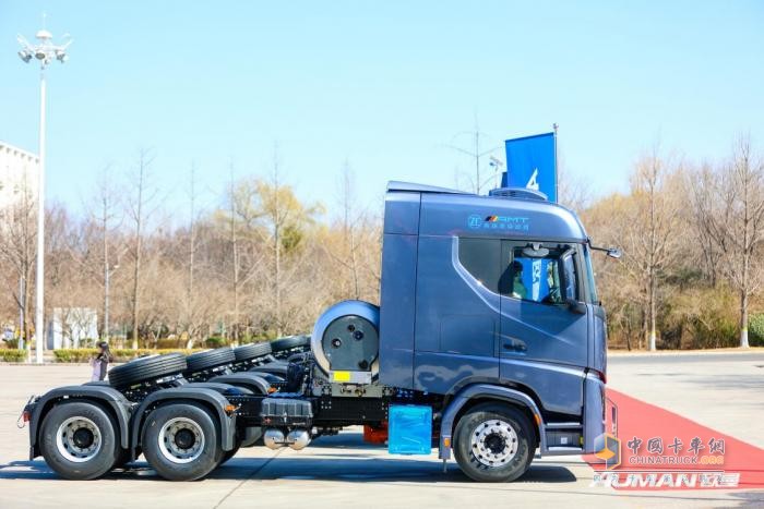 欧曼银河 7 系列 630 大马力燃气车：精进干线物流时效与成本双效能