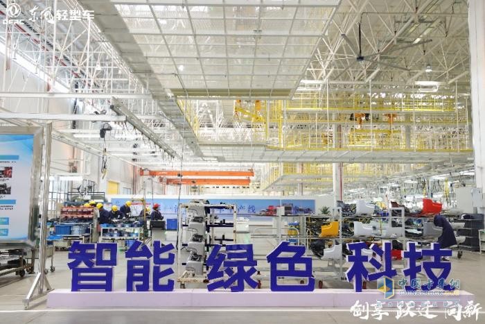 东风多利卡康陆威高光登场 引领“蓝牌极限轻卡”新潮向