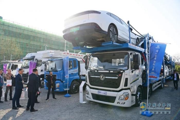 东风商用车：两场签约！喜获700+400大单