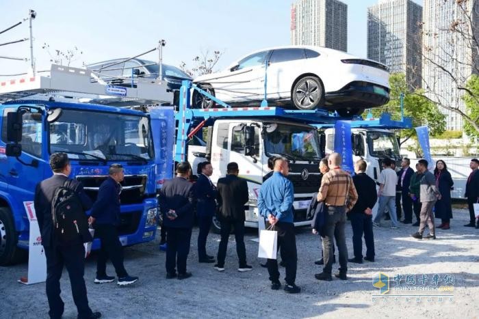 东风商用车：两场签约！喜获700+400大单