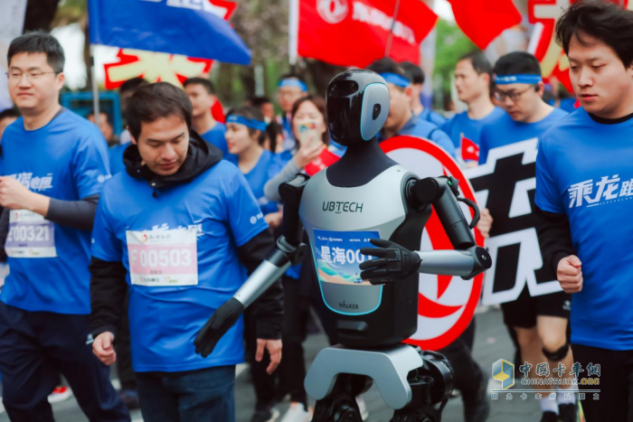 乘龙向上 共赴星海，乘龙跑团2025柳州马拉松激情开跑