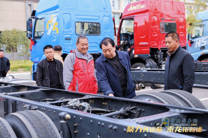 乘龙之夜点亮运城 东康B6.2Pro/D7.0强芯注入柳汽乘龙为卡友带来新选择
