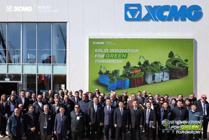 在欧洲、为欧洲！徐工集团携“中国方案”闪耀德国宝马展Bauma 2025