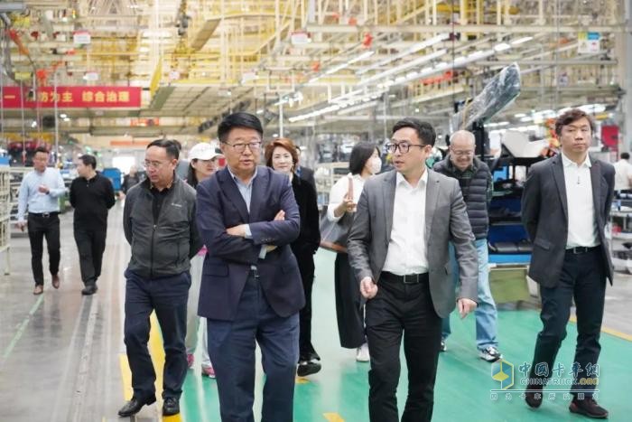 签约1500台！东风柳汽与中欧国际工商学院“龙行工程”生态共创合作项目启动