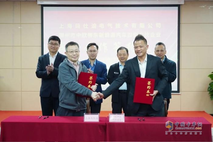 签约1500台！东风柳汽与中欧国际工商学院“龙行工程”生态共创合作项目启动