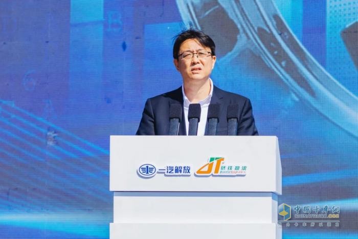 200台悍V中置轴轿运车交车！一汽解放与轿铁物流战略合作签约仪式成功举行