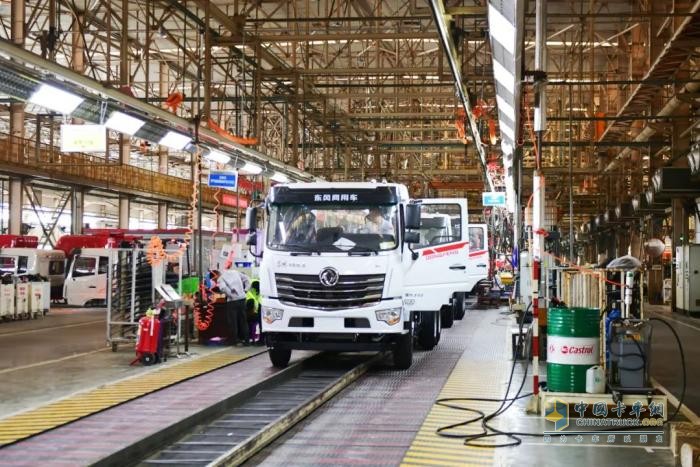 东风商用车：冲！冲！冲！解锁迎战高产的N种“狂飙”姿态
