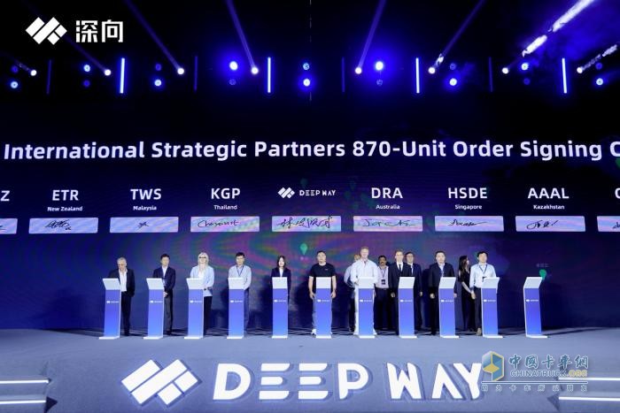 DeepWay深向新品上市发布会，两大新品开启新能源重卡新时代