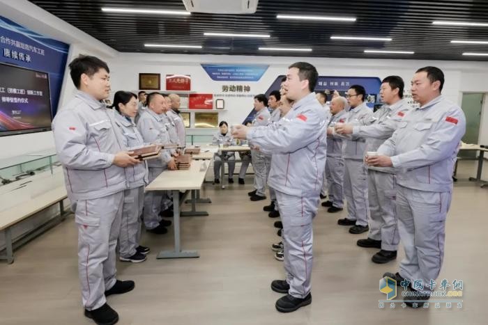 东风商用车：又是TA们！这波流量TA们值得拥有